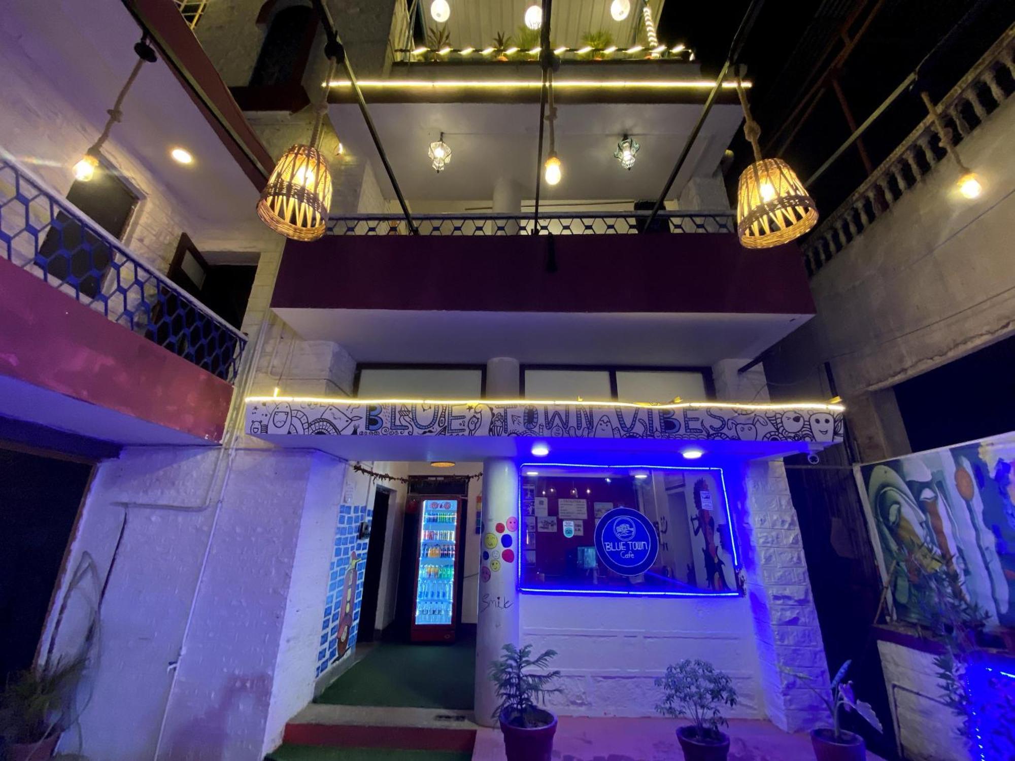 Blue Town & Cafe Homestay *