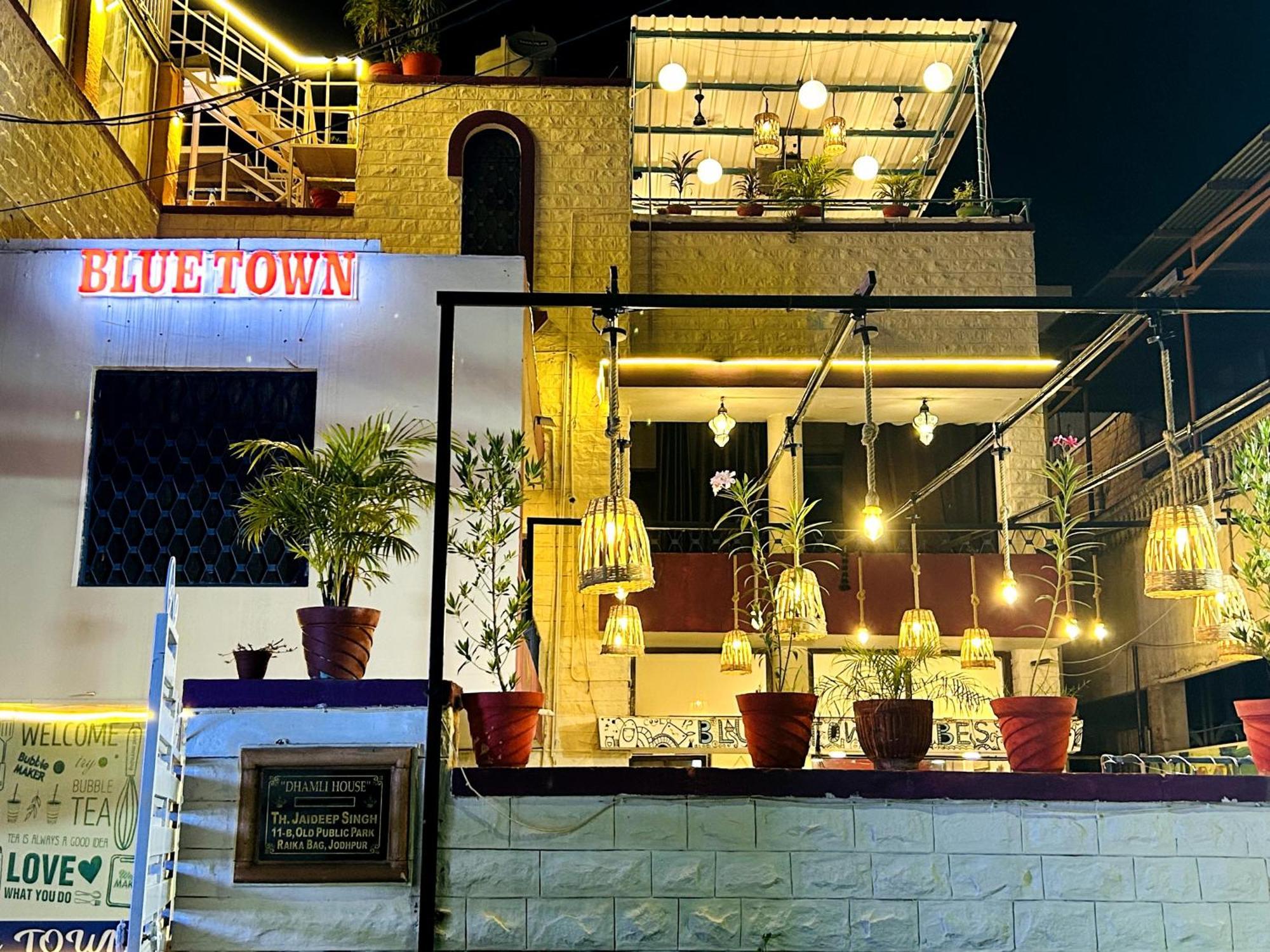 Homestay Blue Town & Cafe