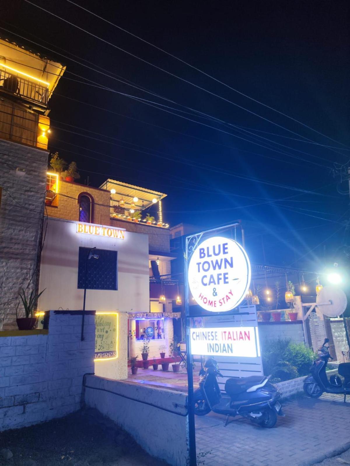 Blue Town & Cafe Homestay *