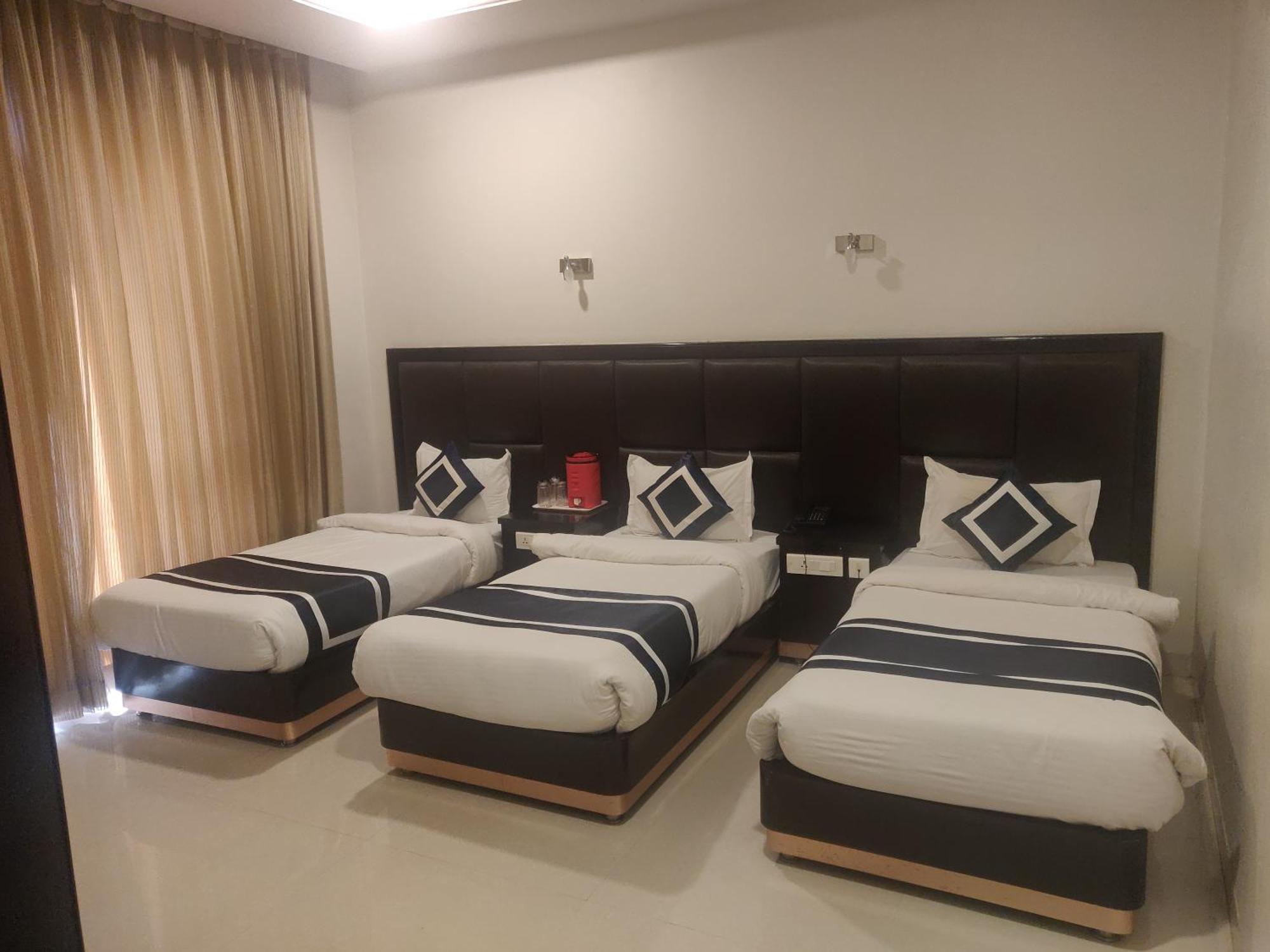 Hotel Chandra Grand