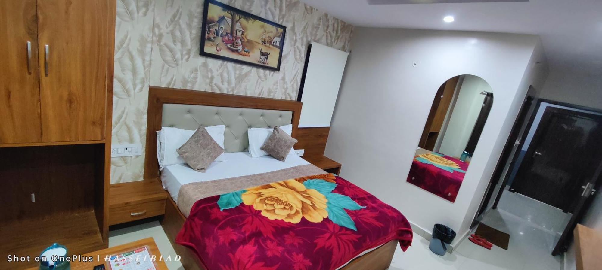 Siddhi Vinayak Hotel 2*