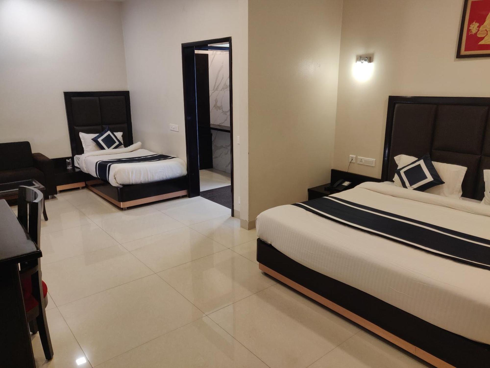Hotel Chandra Grand