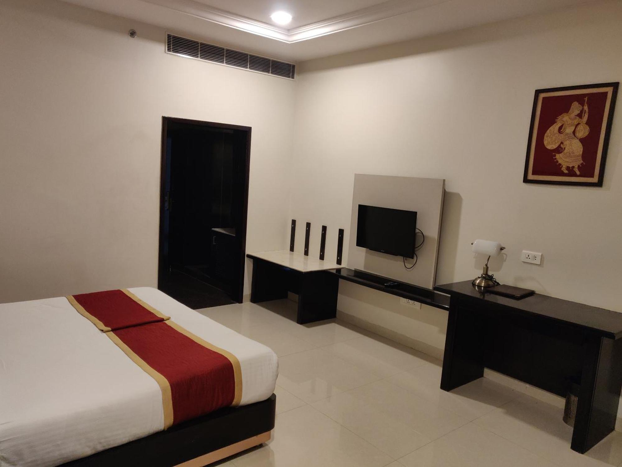 Chandra Grand Hotel 3*