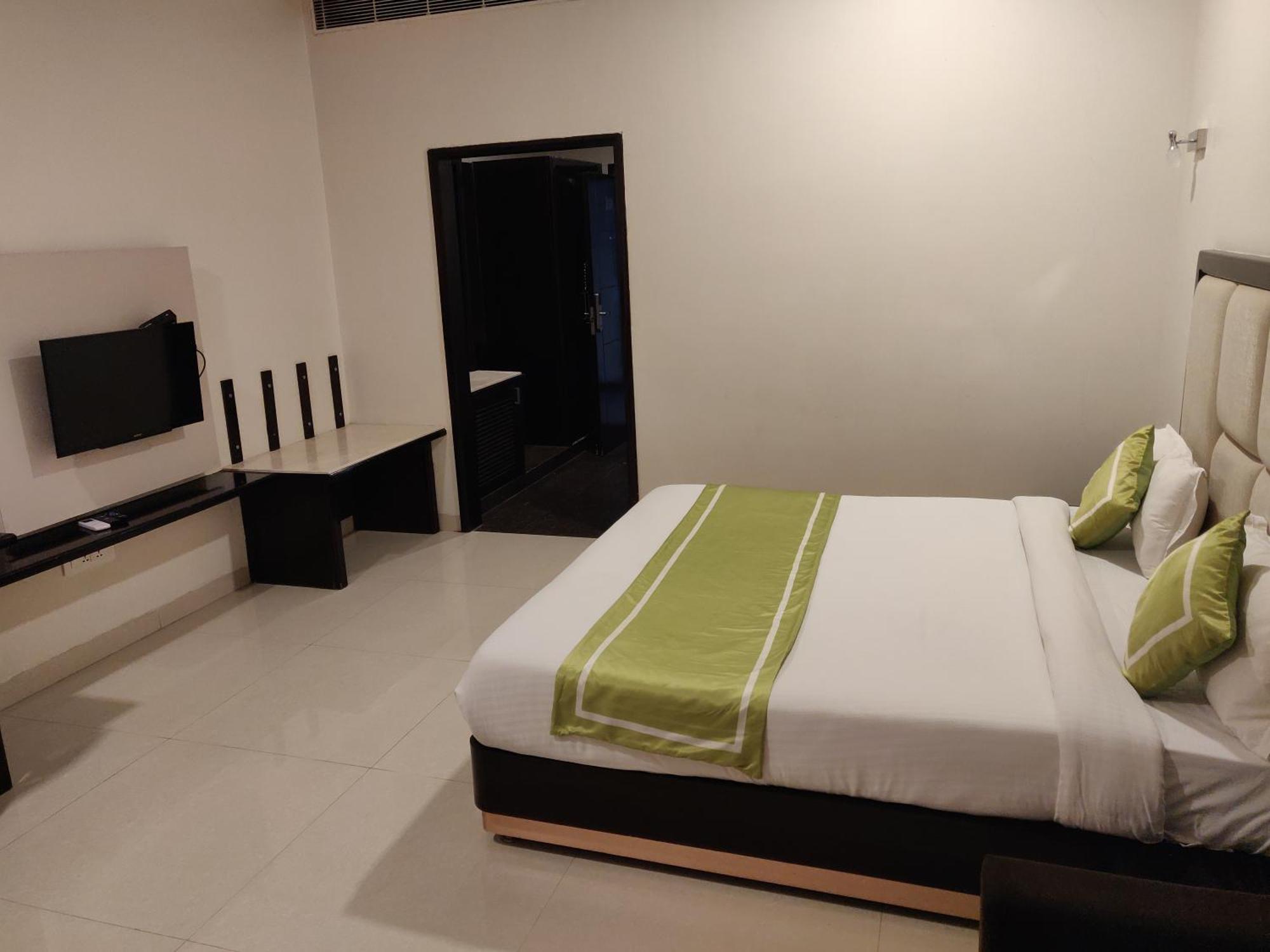 Chandra Grand Hotel 3*