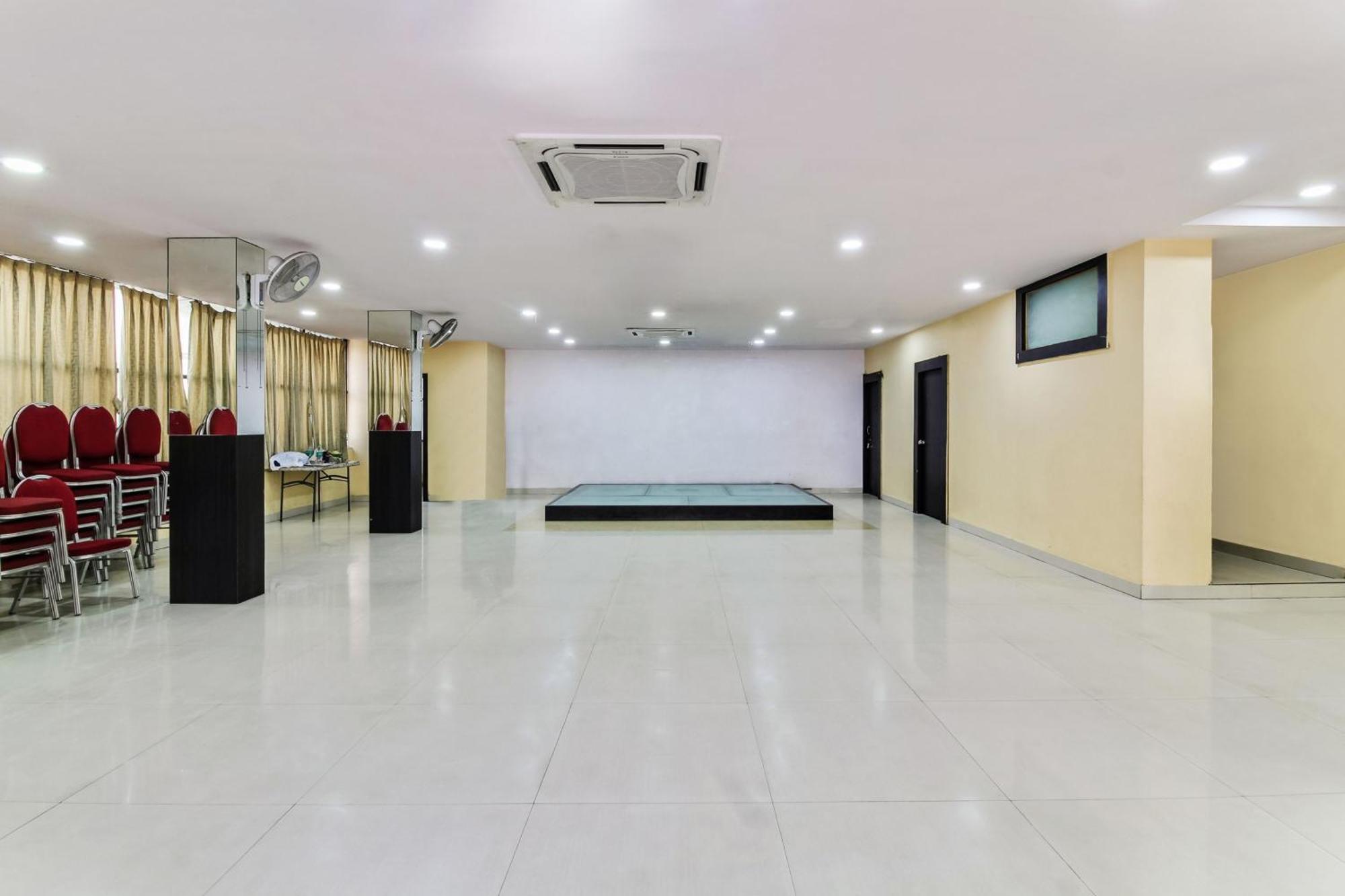 Collection O S B Excellency Hotel 4*