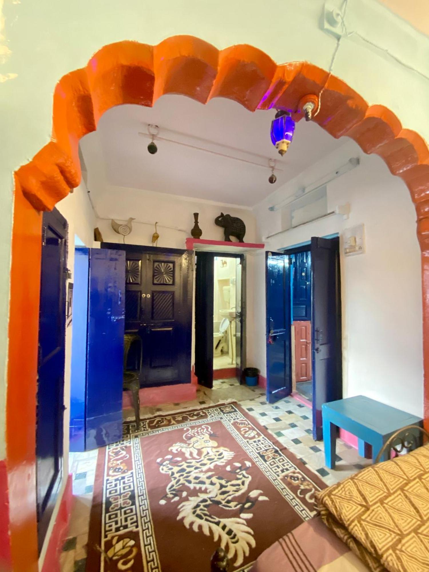 Bob Hostel *