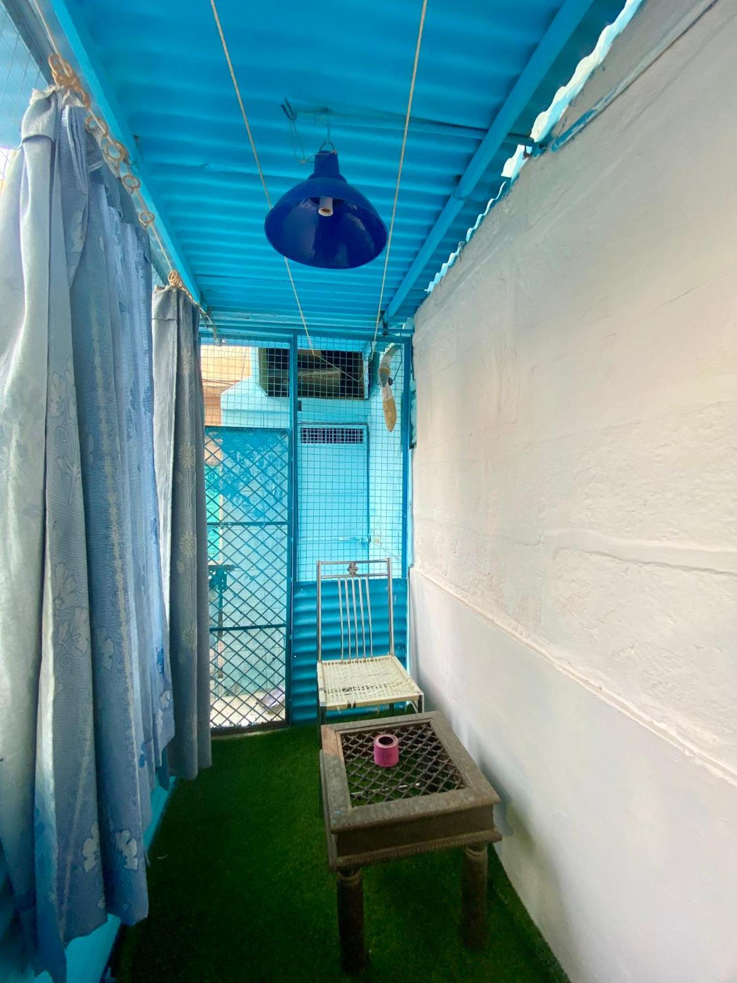 Bob Hostel *