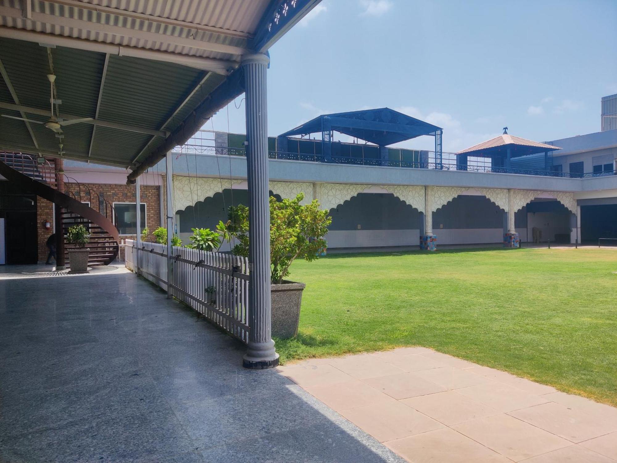 Resort Shivam Palace &