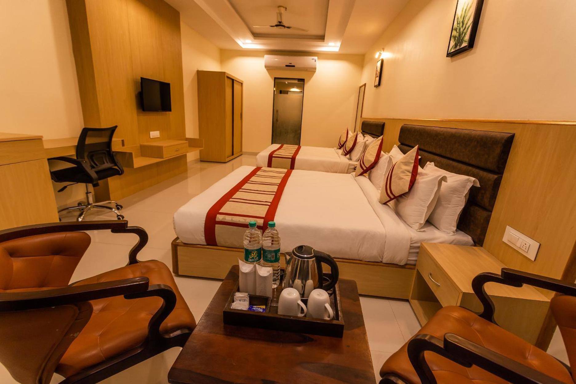 Hotel Aarunya Royale 3*