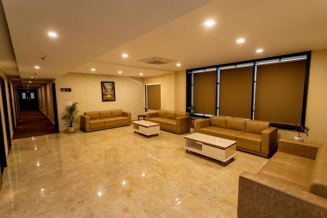 Aarunya Royale Hotel 3*