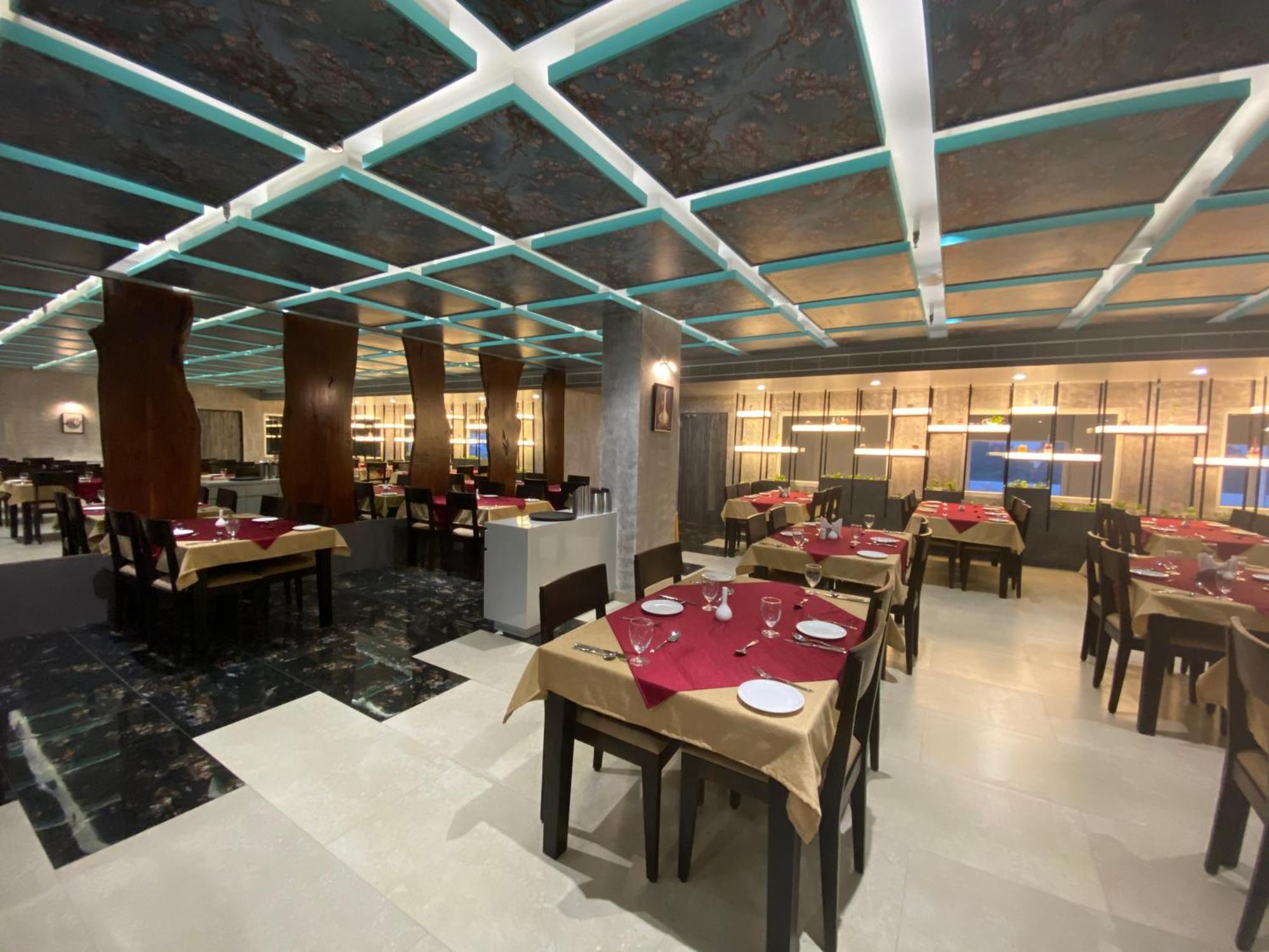 Aarunya Royale Hotel 3*
