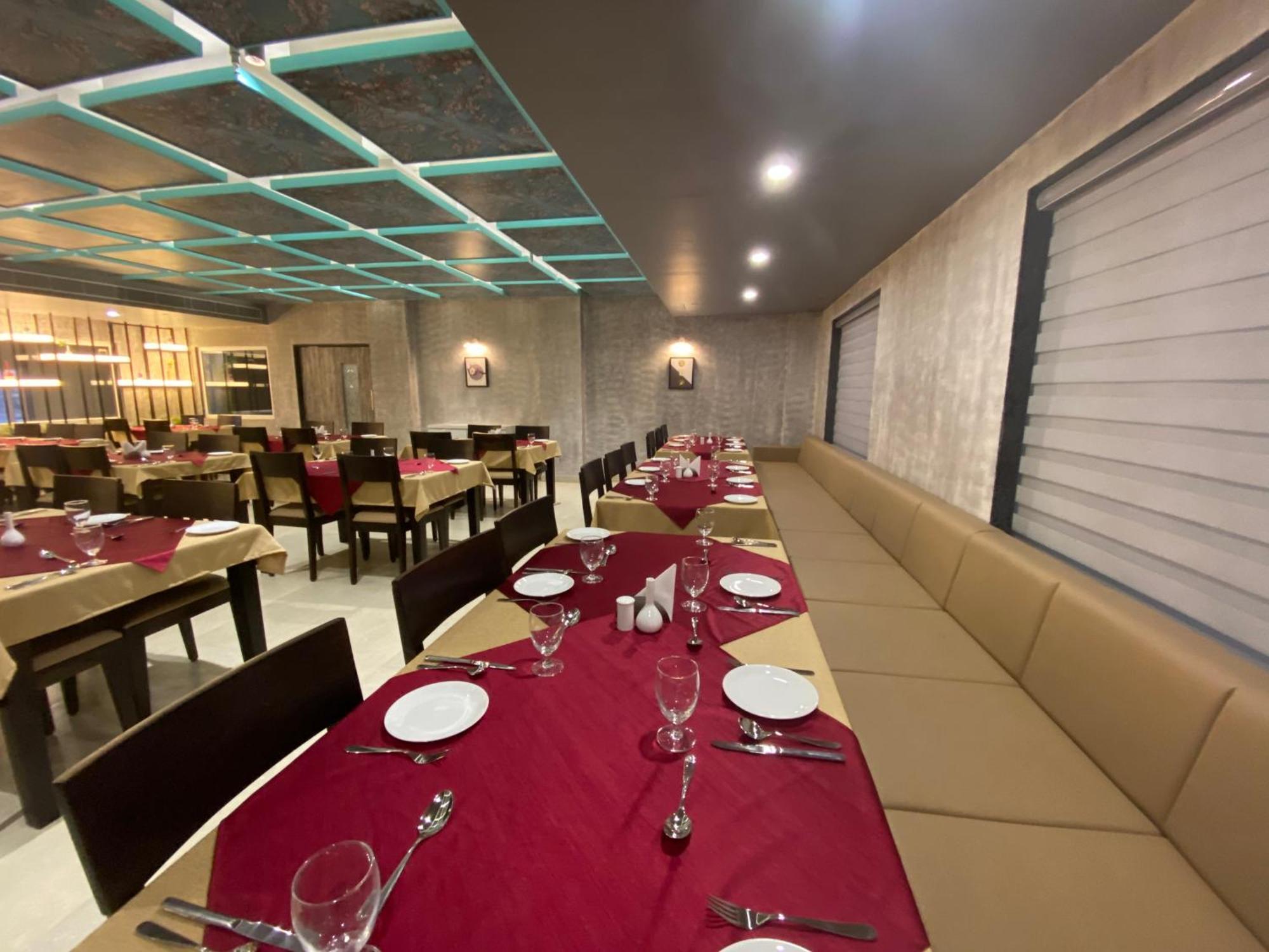 Hotel Aarunya Royale 3*