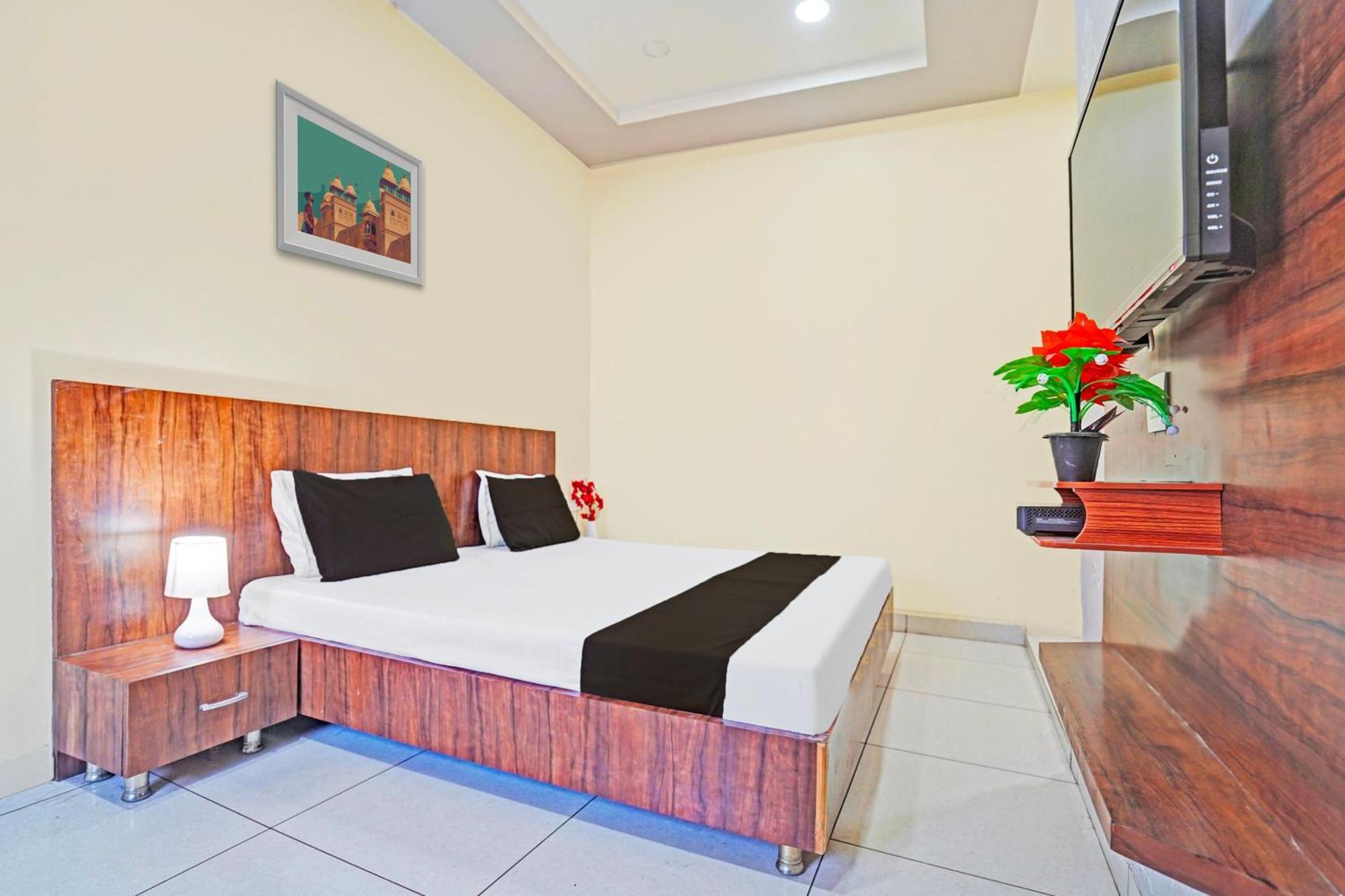 Hotel O Royal