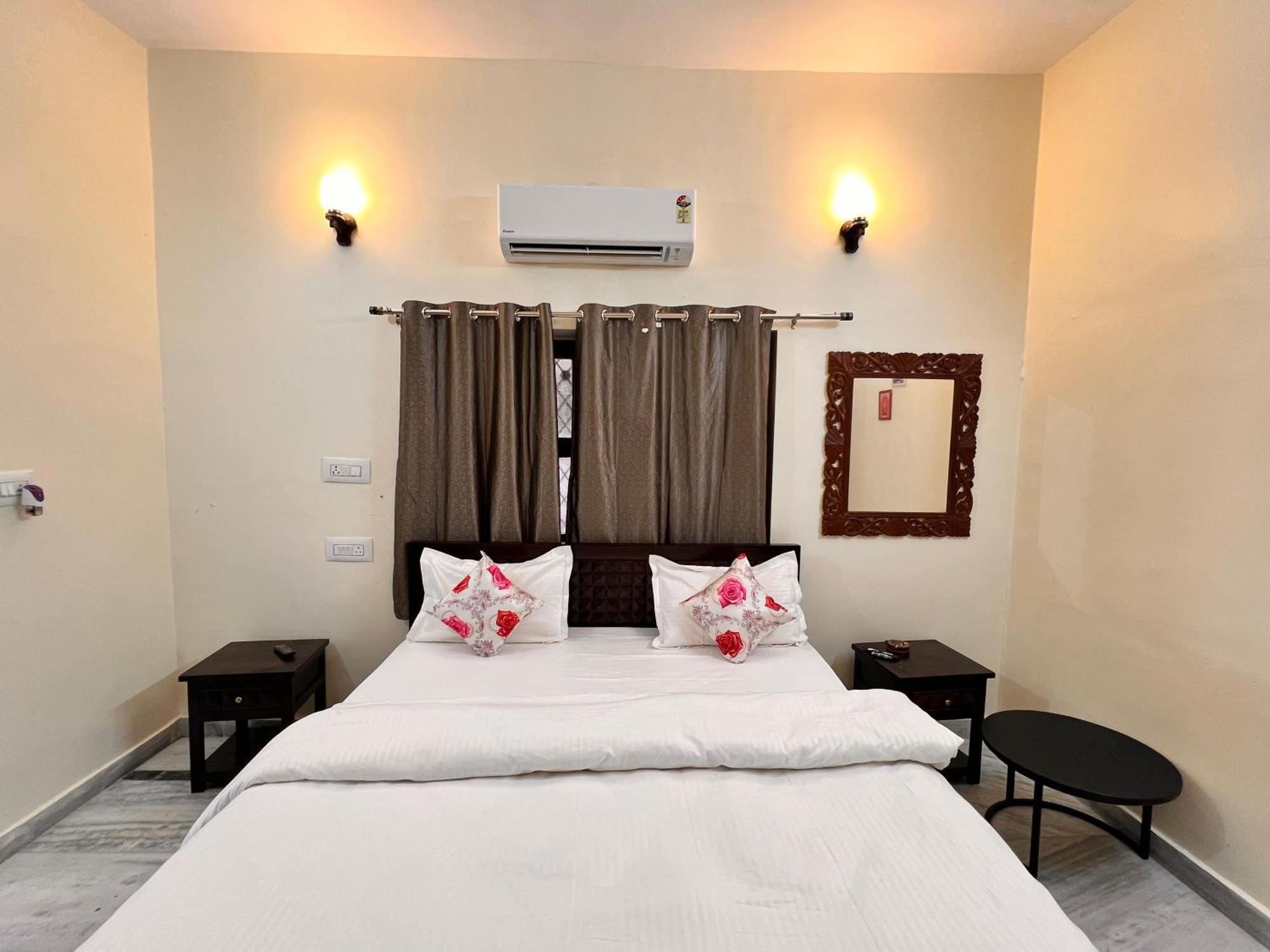 Lavish Hotel 3*