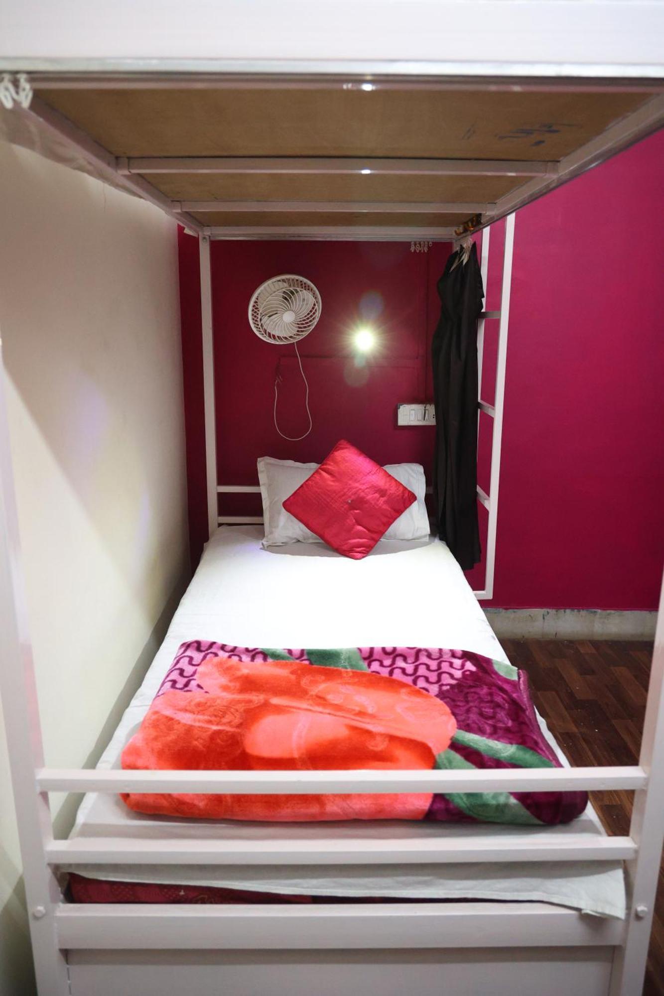 Hostel Santkripa Backpackers 400 Mtr From Railway Station