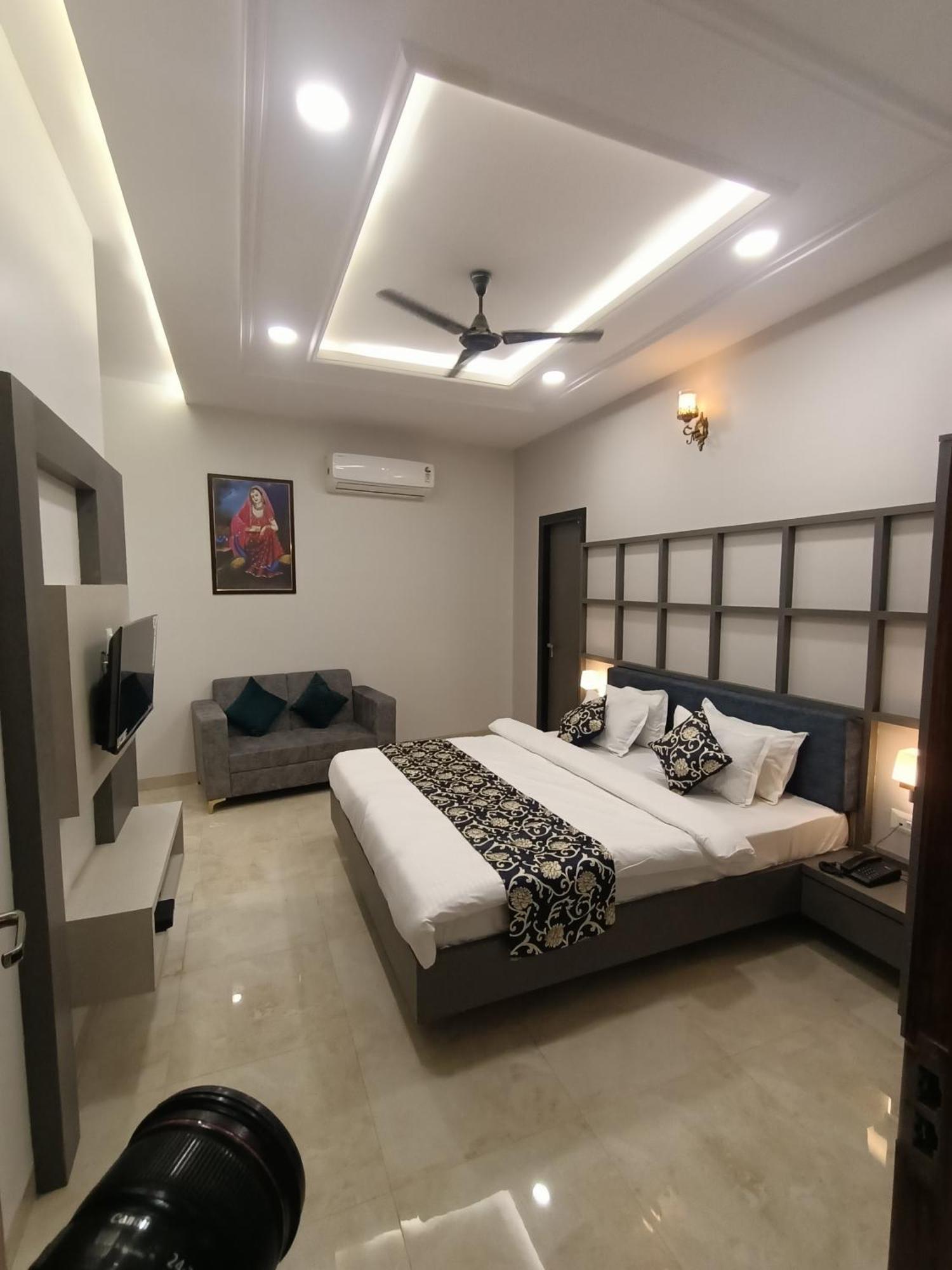 Shiv Hari Heritage Hotel 4*