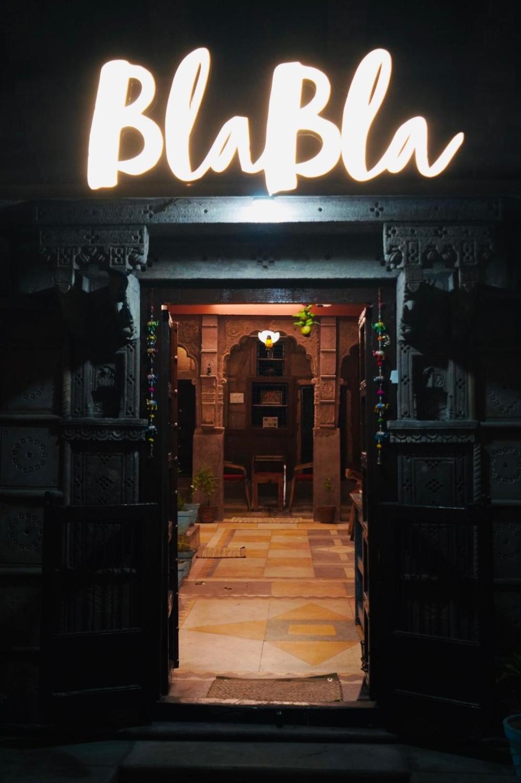 Blabla Hostel *