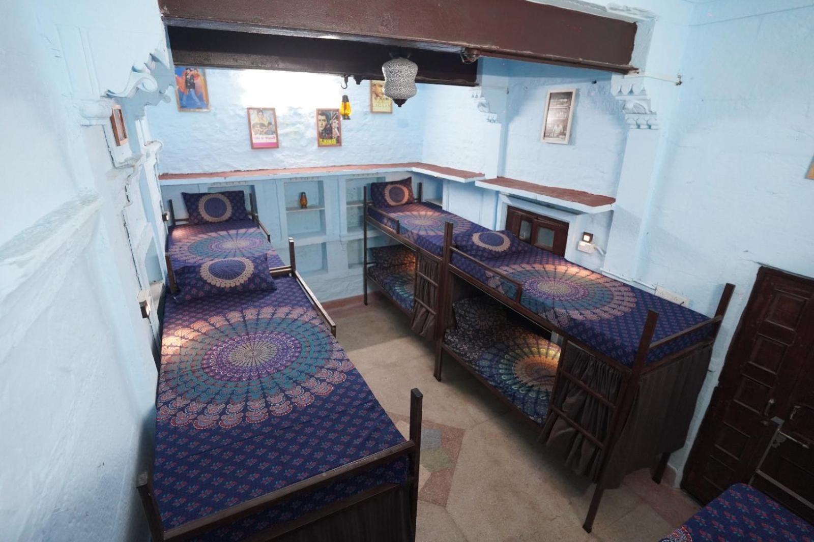 Blabla Hostel *