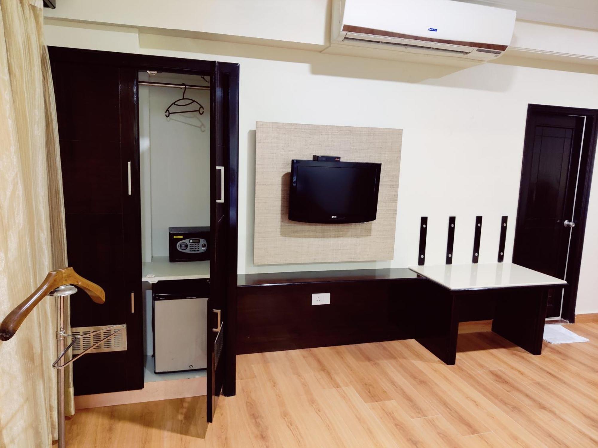 Hotel Chandra 3*