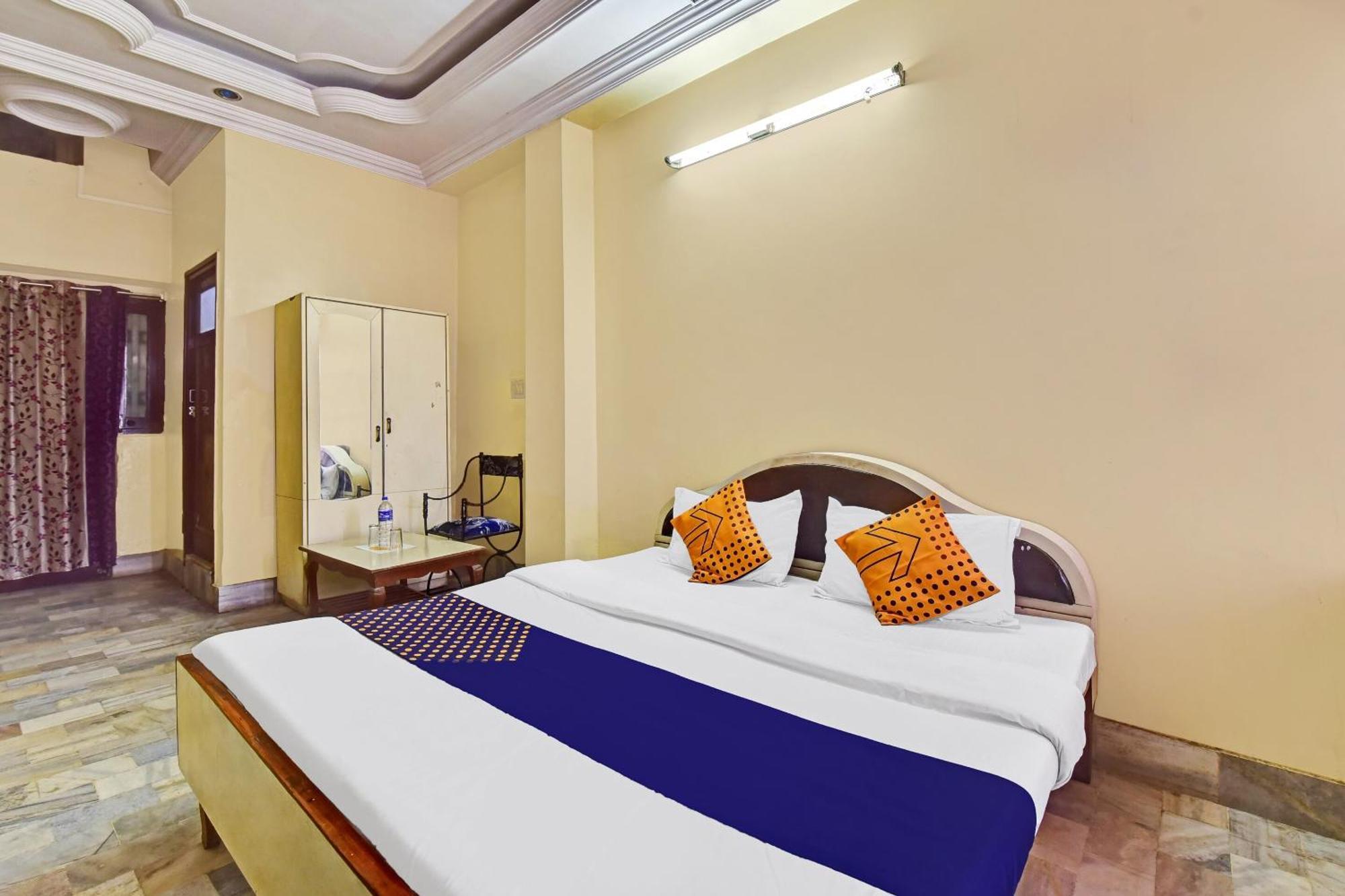 Hotel O Raj