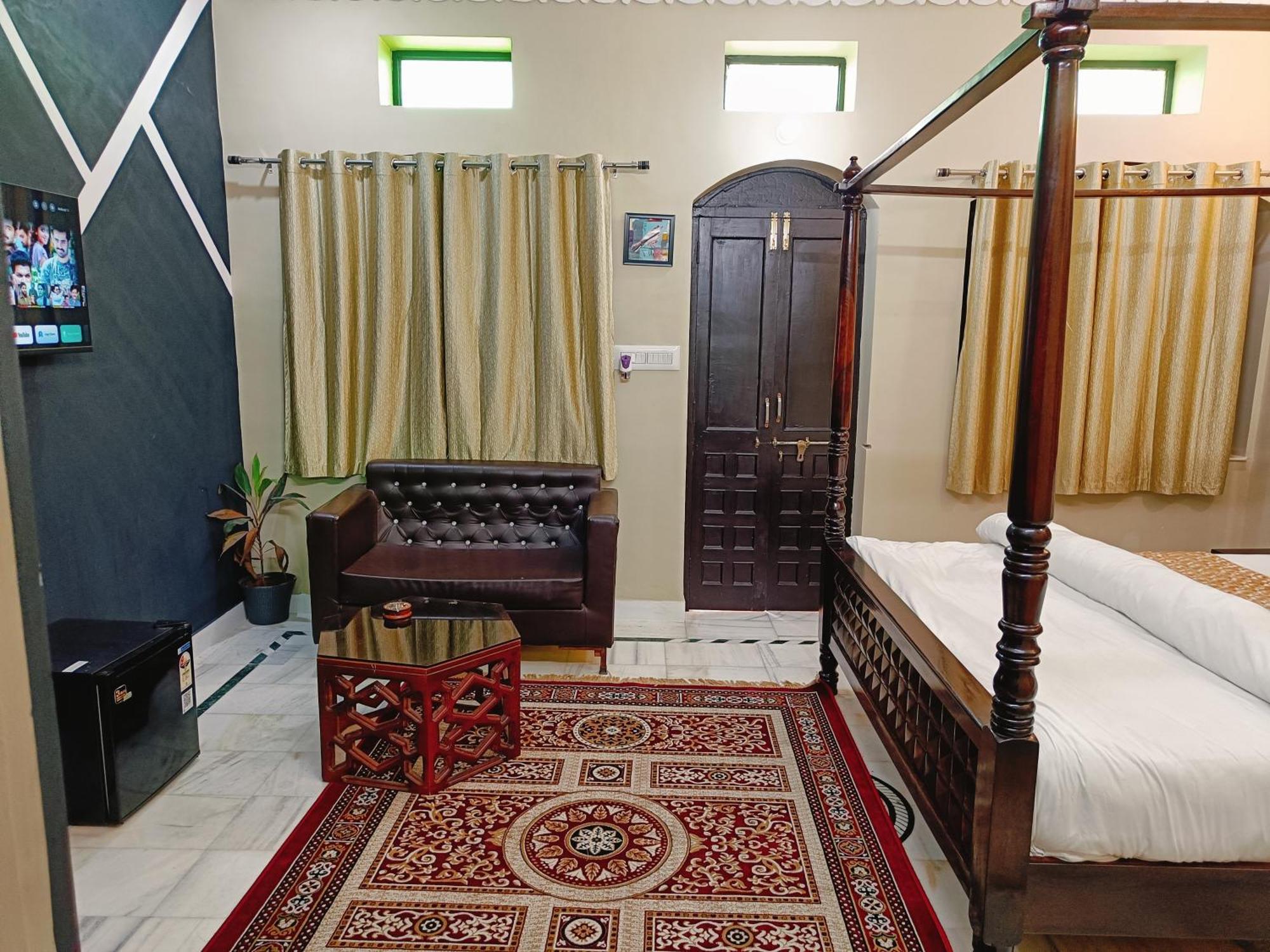 Lavish Hotel Jodhpur (Rajasthan)