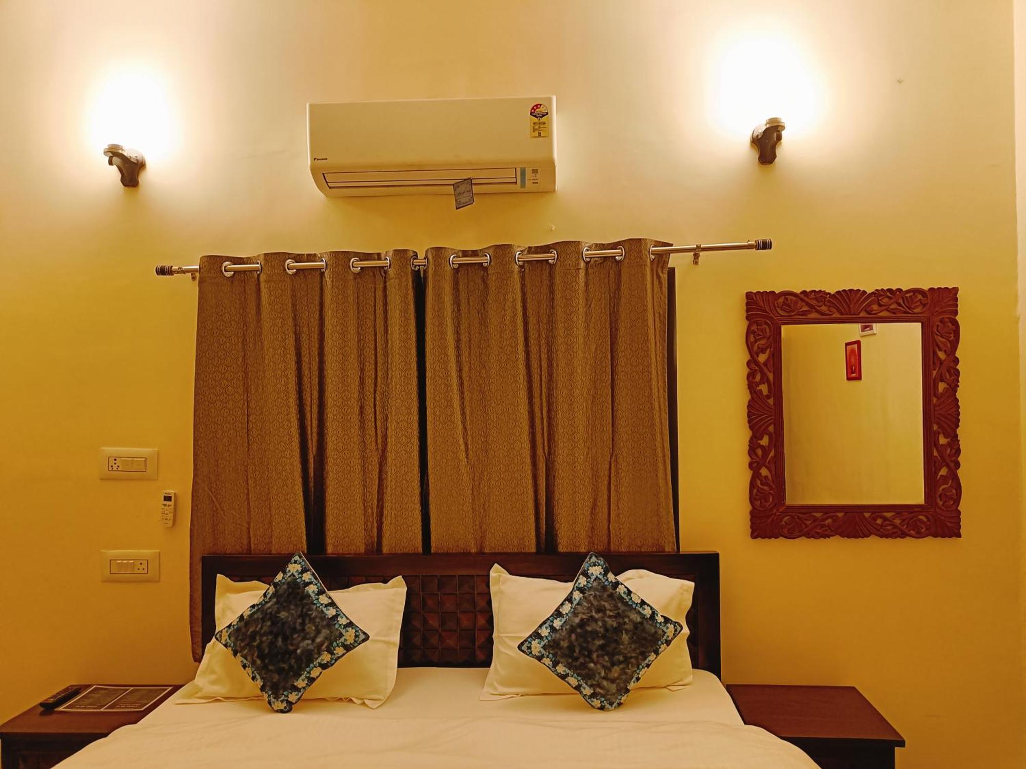 Lavish Hotel