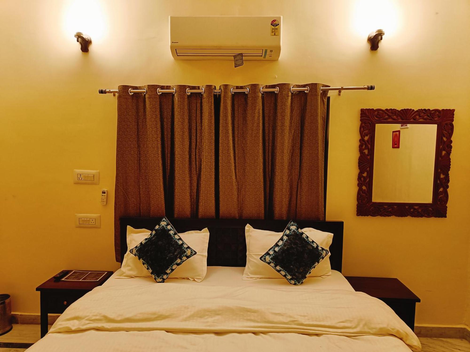 Lavish Hotel