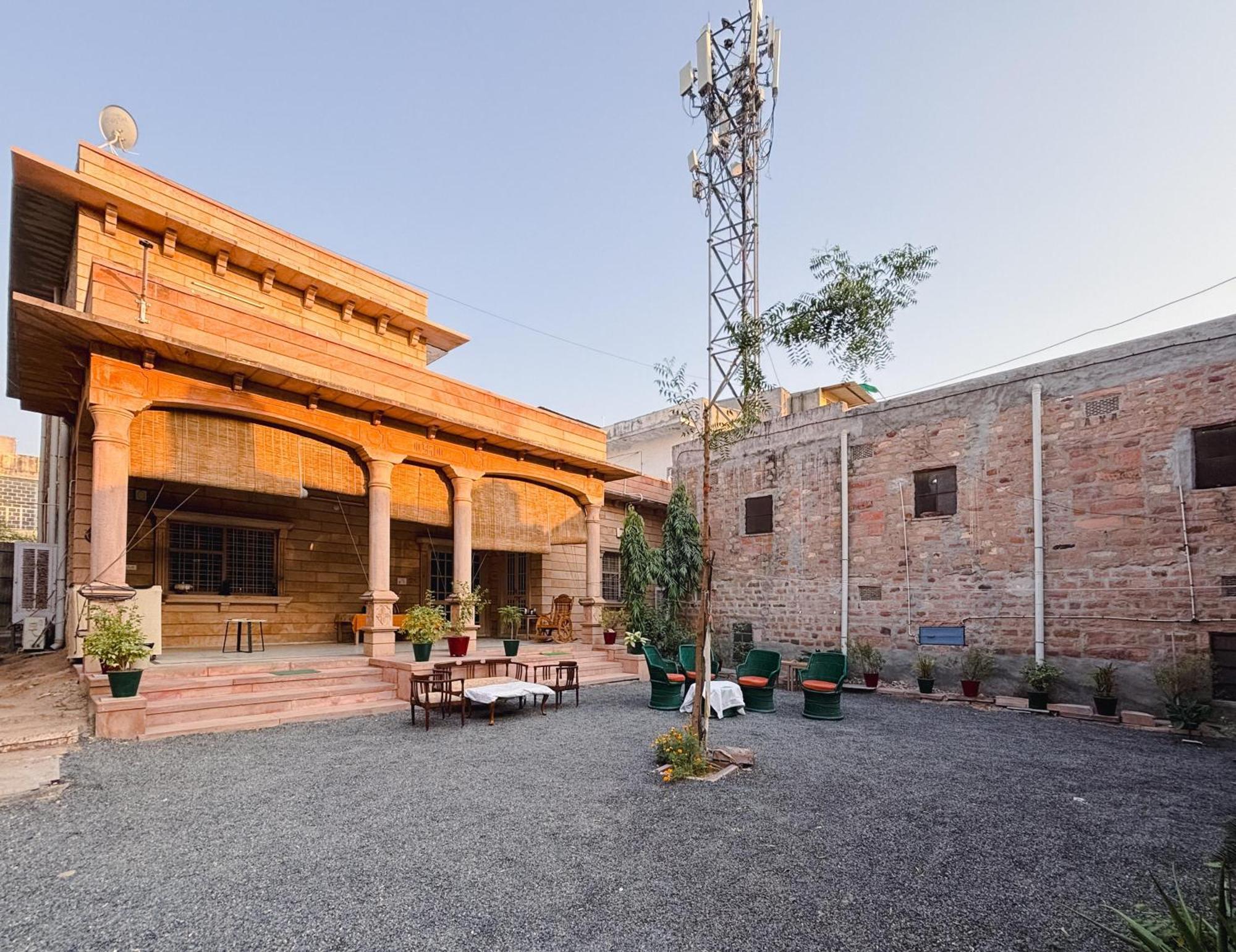 Hathai Hostel *