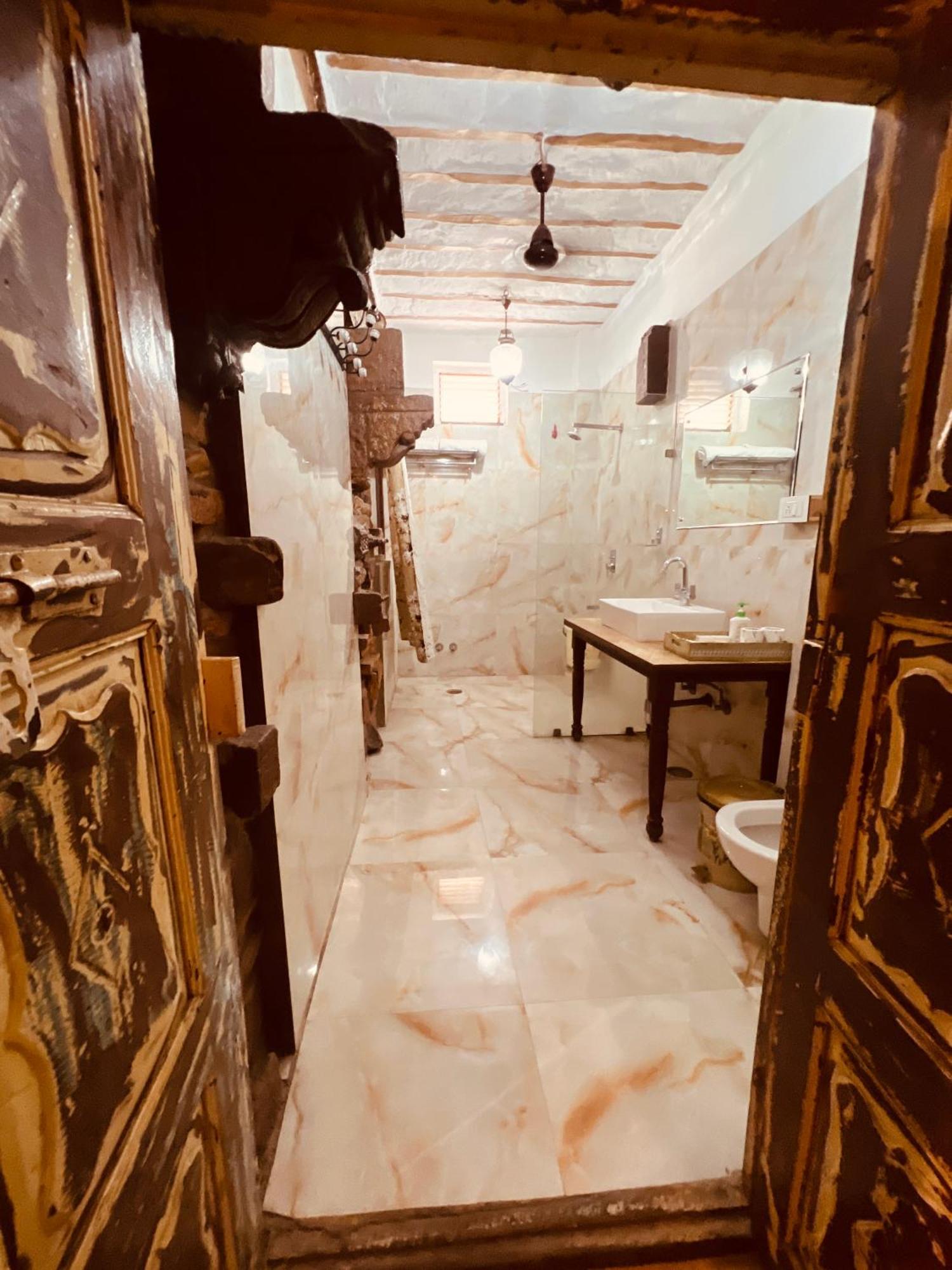 Jhankar Haveli Hotel