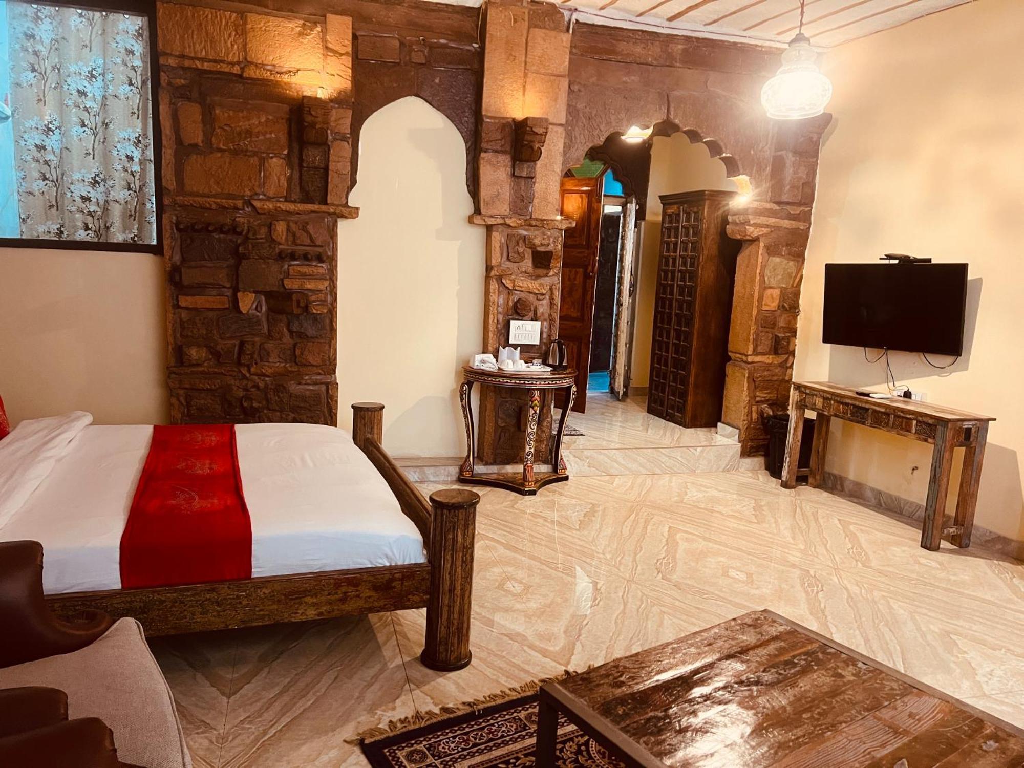 Jhankar Haveli Hotel 3*