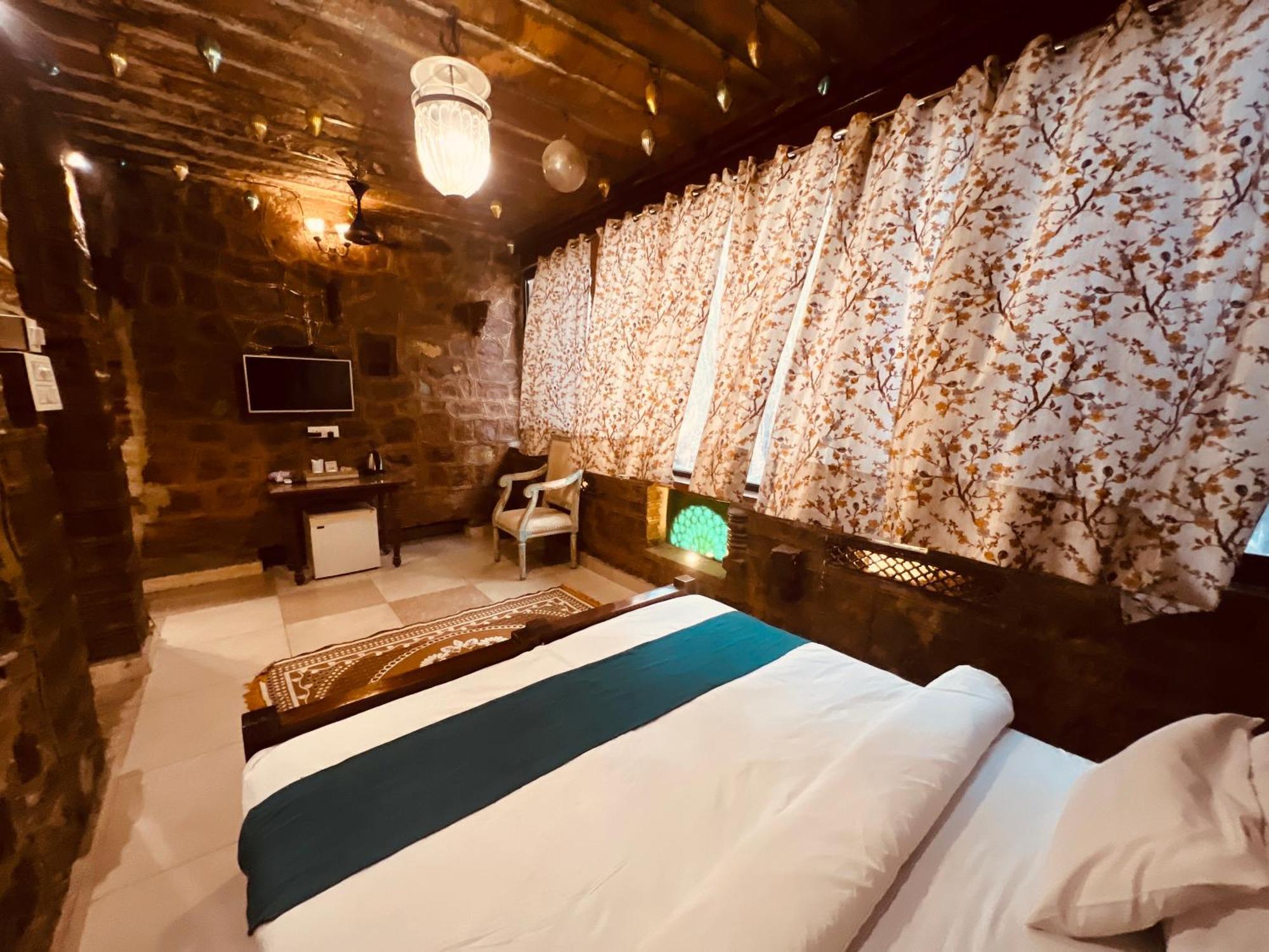 Jhankar Haveli Hotel