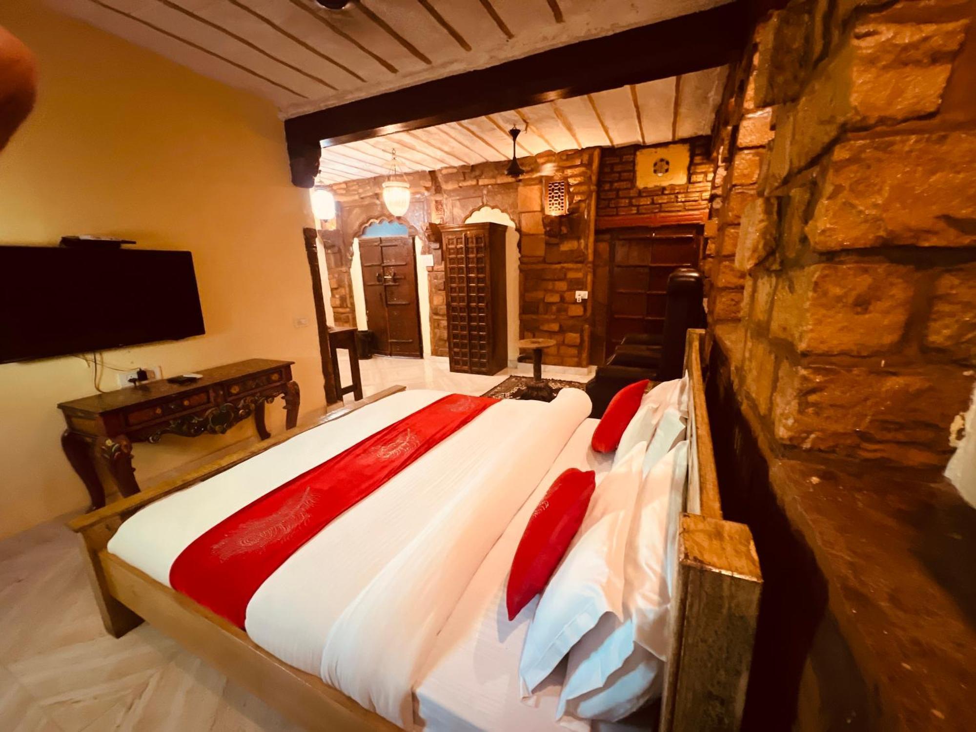 Jhankar Haveli Hotel 3*