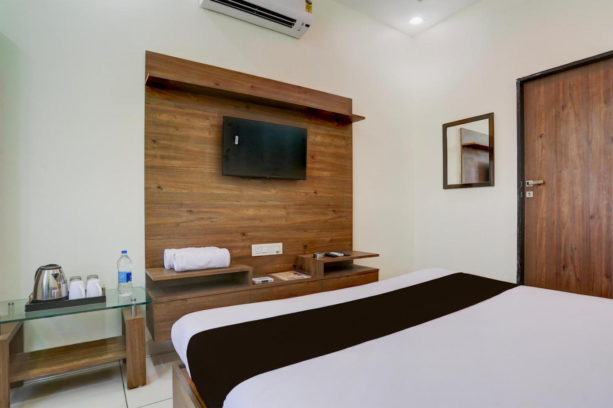 O Shivam And Restaurant Hotel