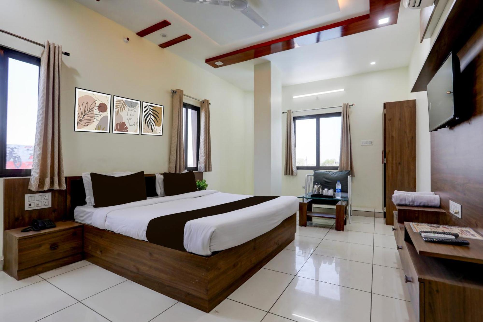 O Shivam And Restaurant Hotel 4*