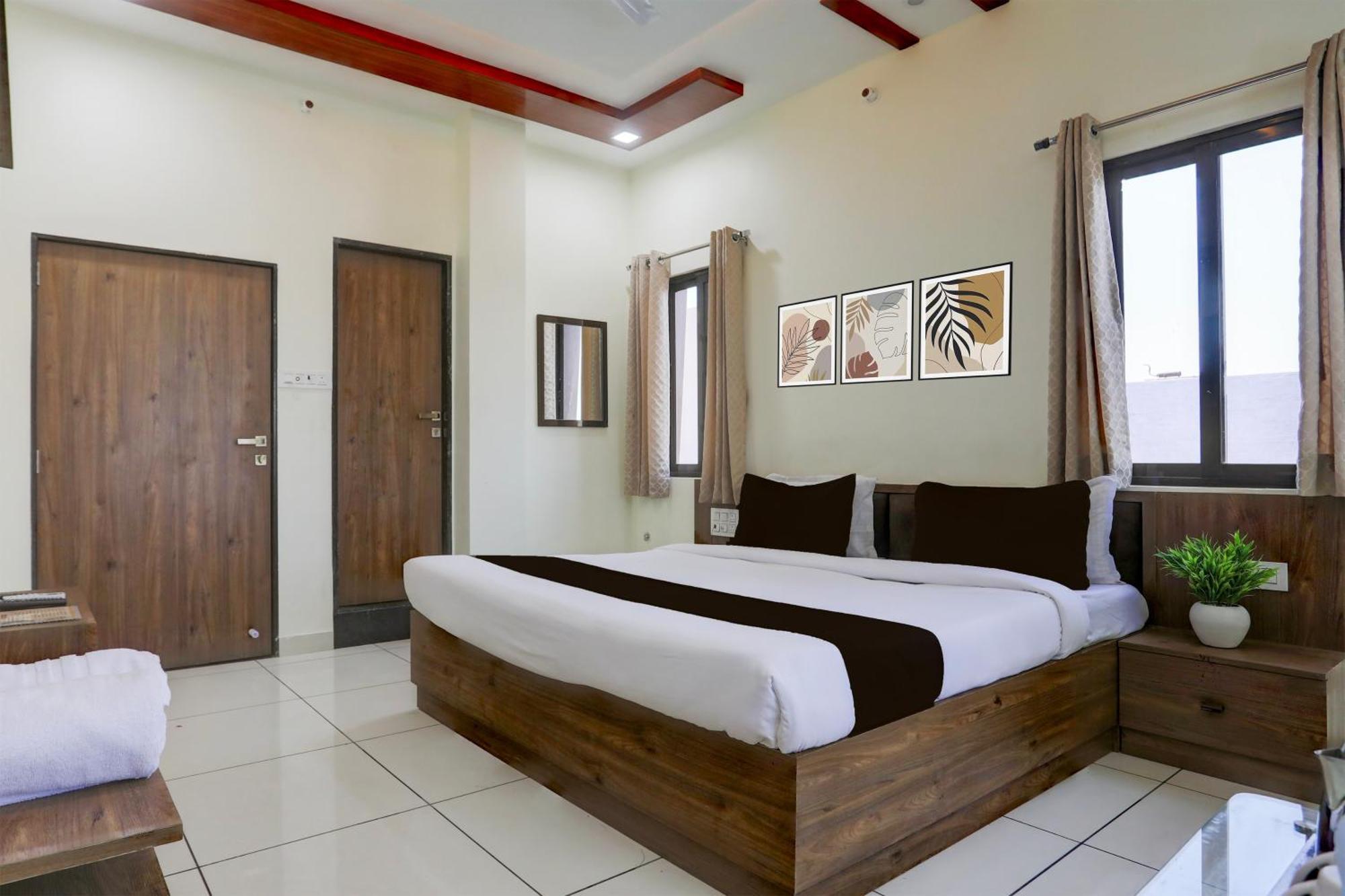 O Shivam And Restaurant Hotel 4*