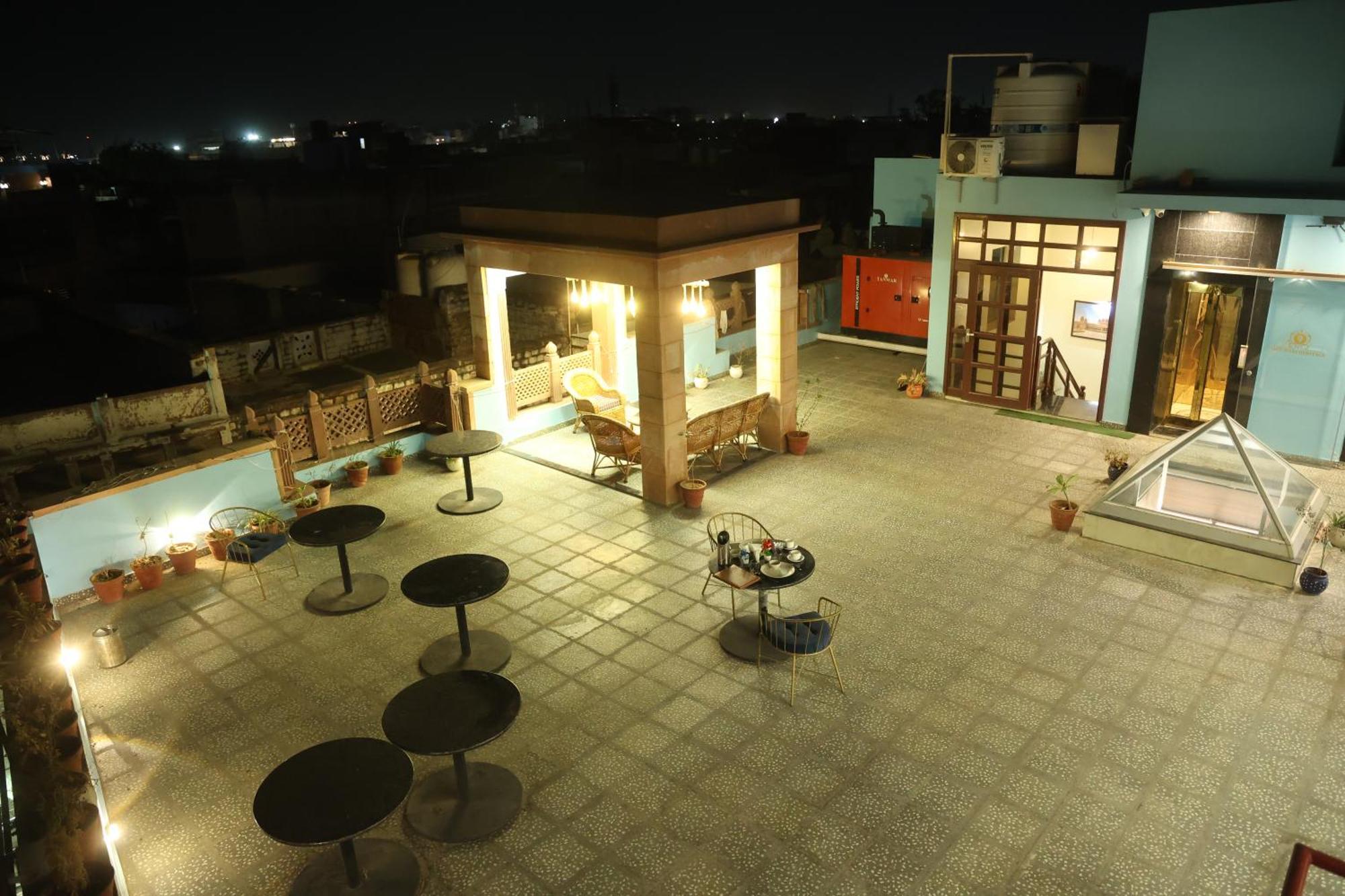 Shiv Hari Heritage Hotel 4*