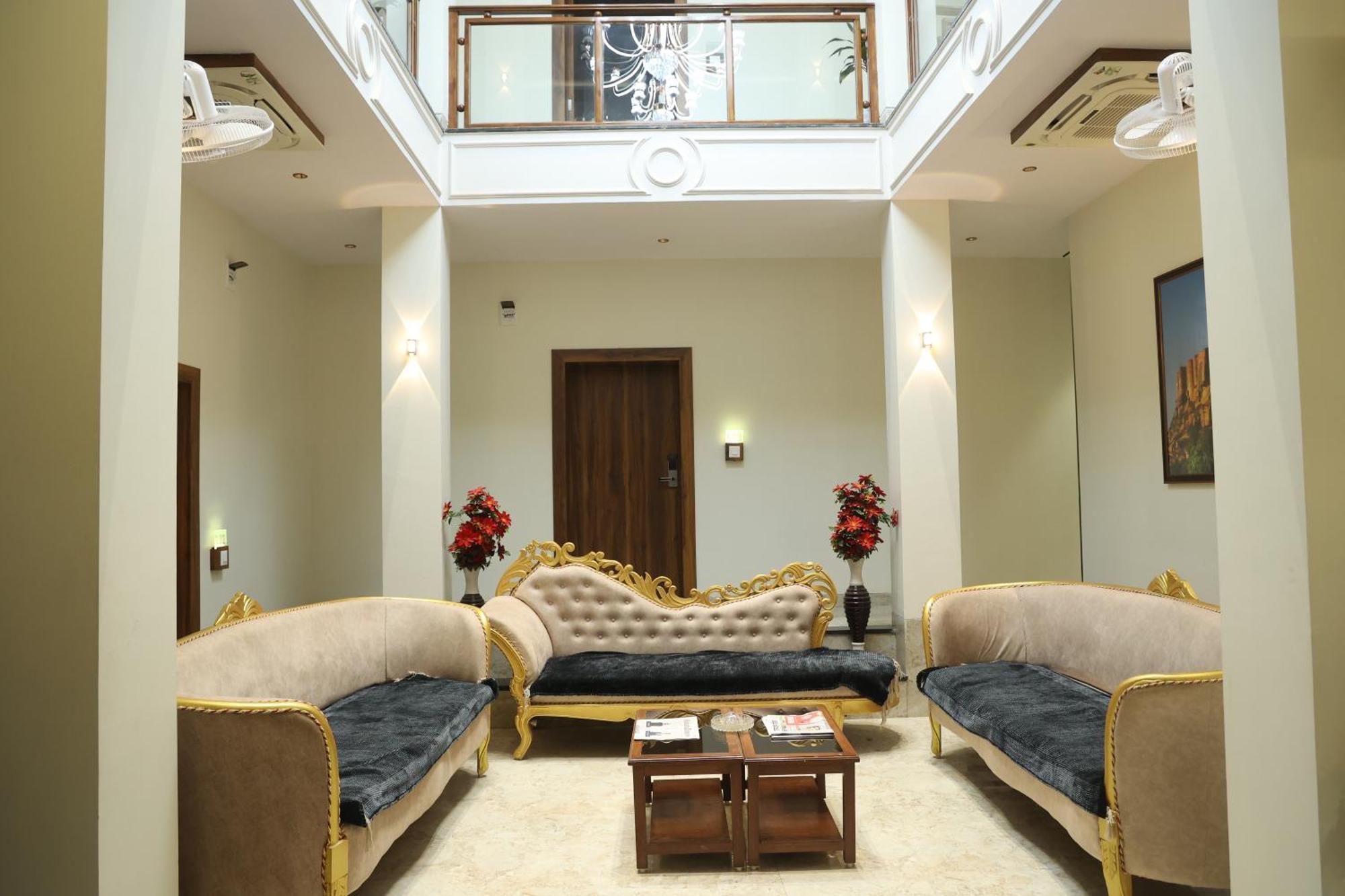Shiv Hari Heritage Hotel