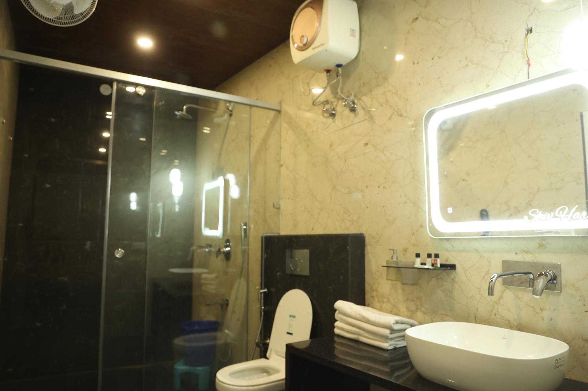 Shiv Hari Heritage Hotel 4*
