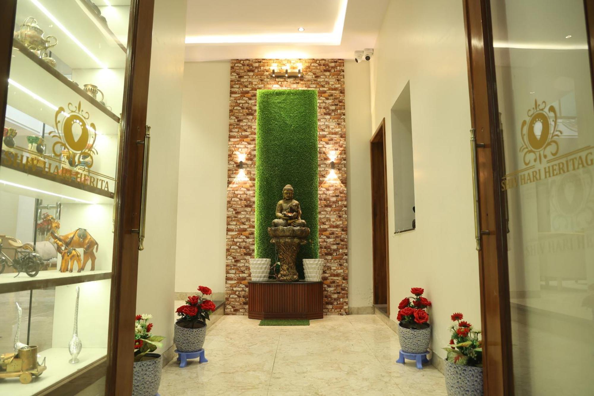 Shiv Hari Heritage Hotel 4*
