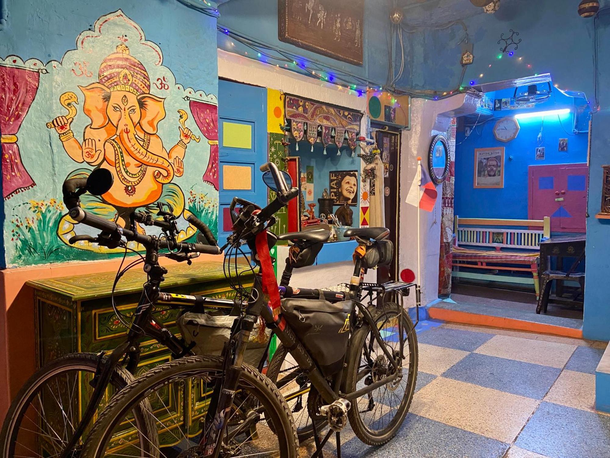Bob Hostel