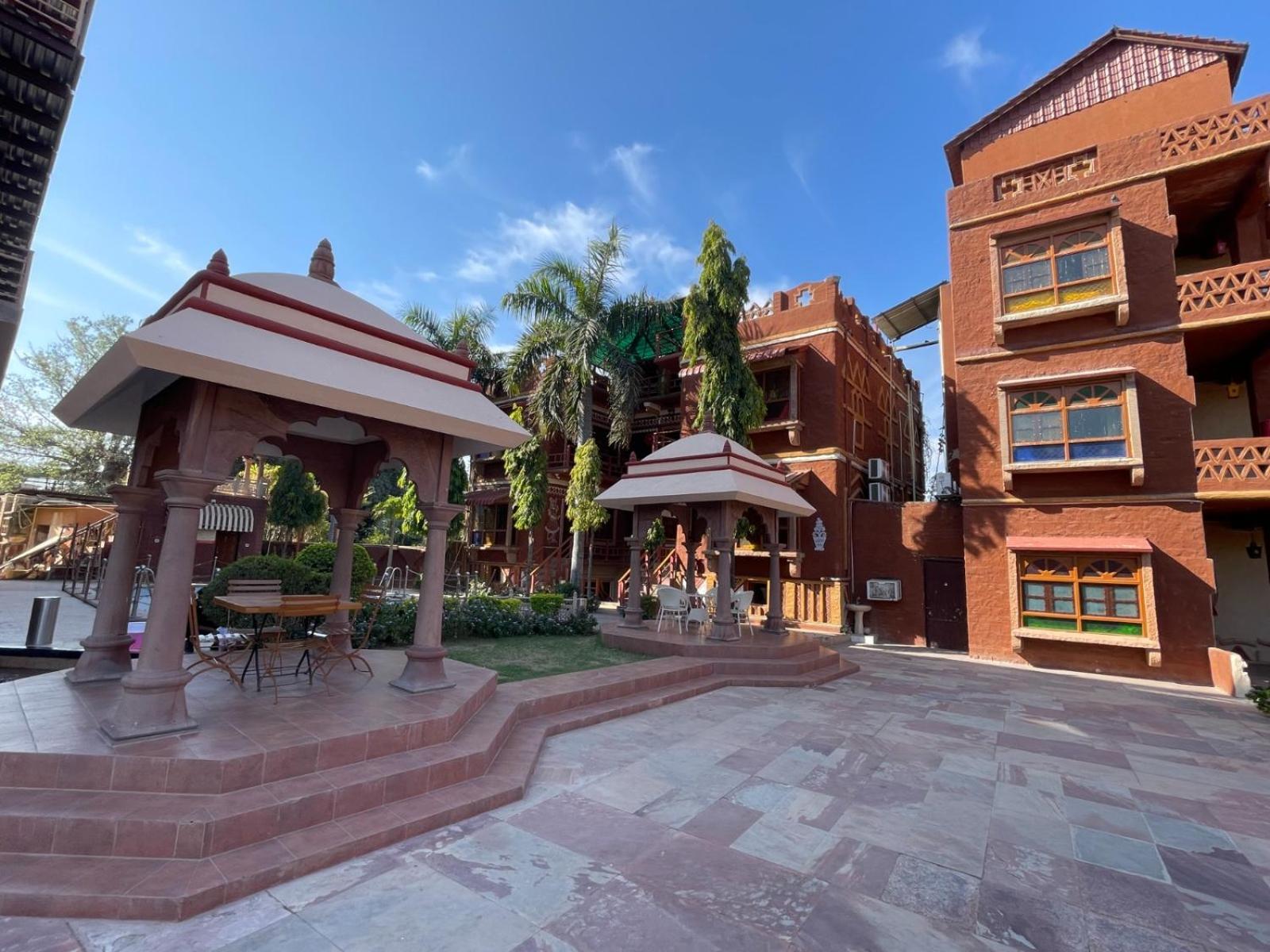 Hotel Nirali Dhani 3*