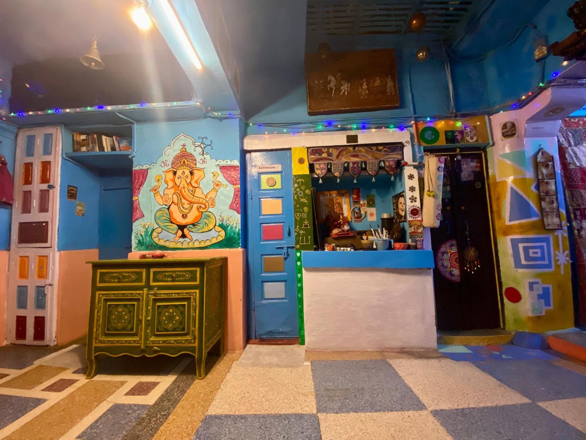 Bob Hostel *