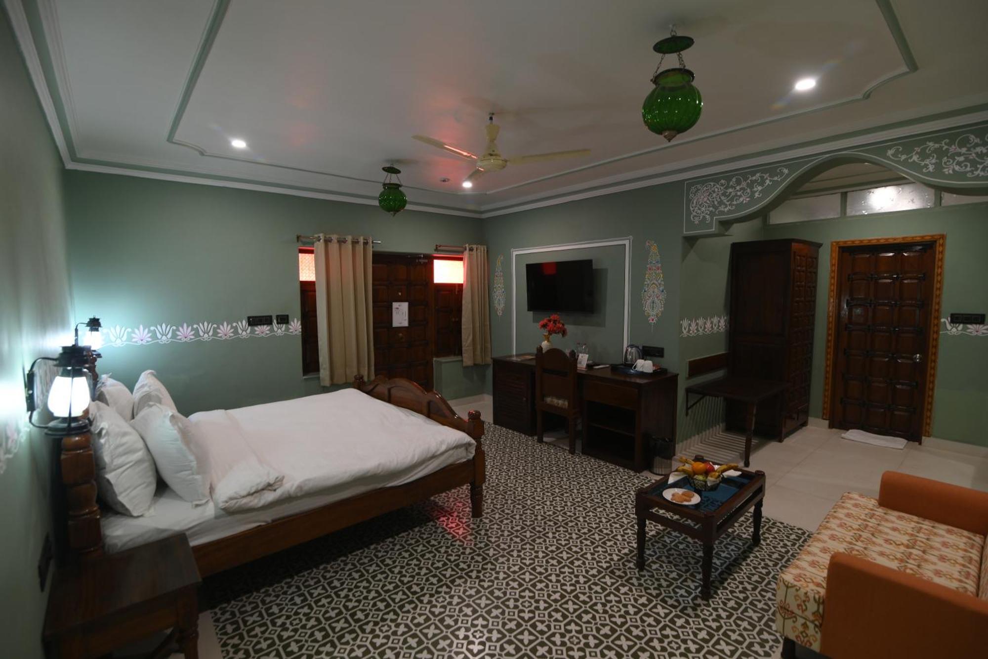 Hotel Nirali Dhani 3*