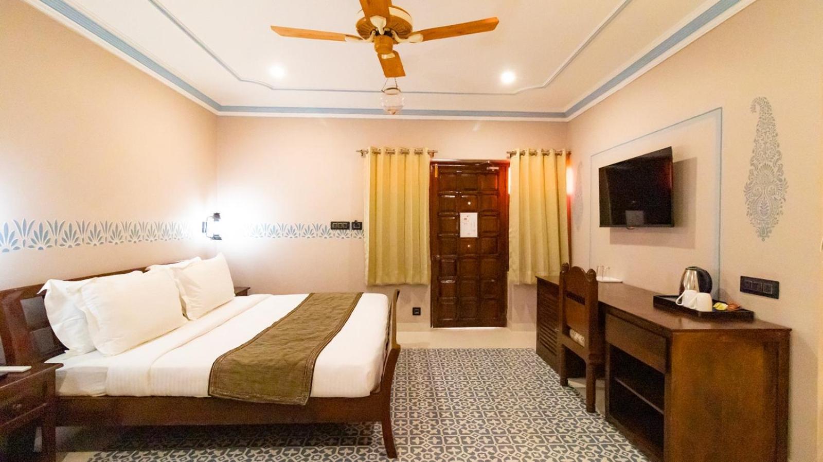 Hotel Nirali Dhani 3*