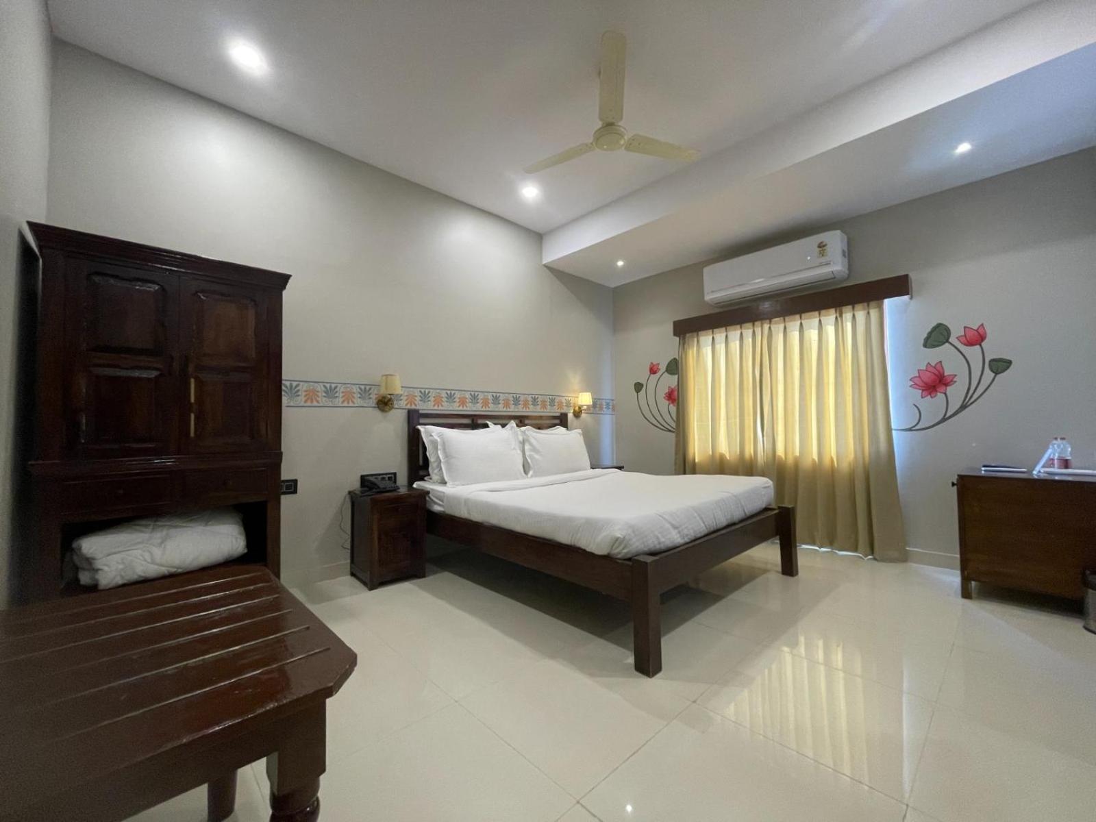 Nirali Dhani Hotel