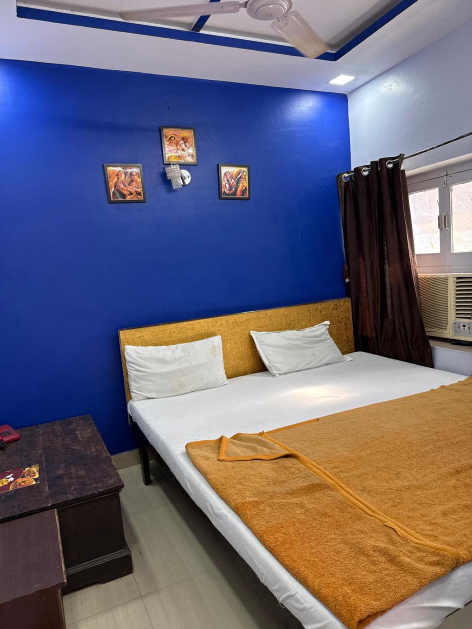 Hotel R K Excellency 2*