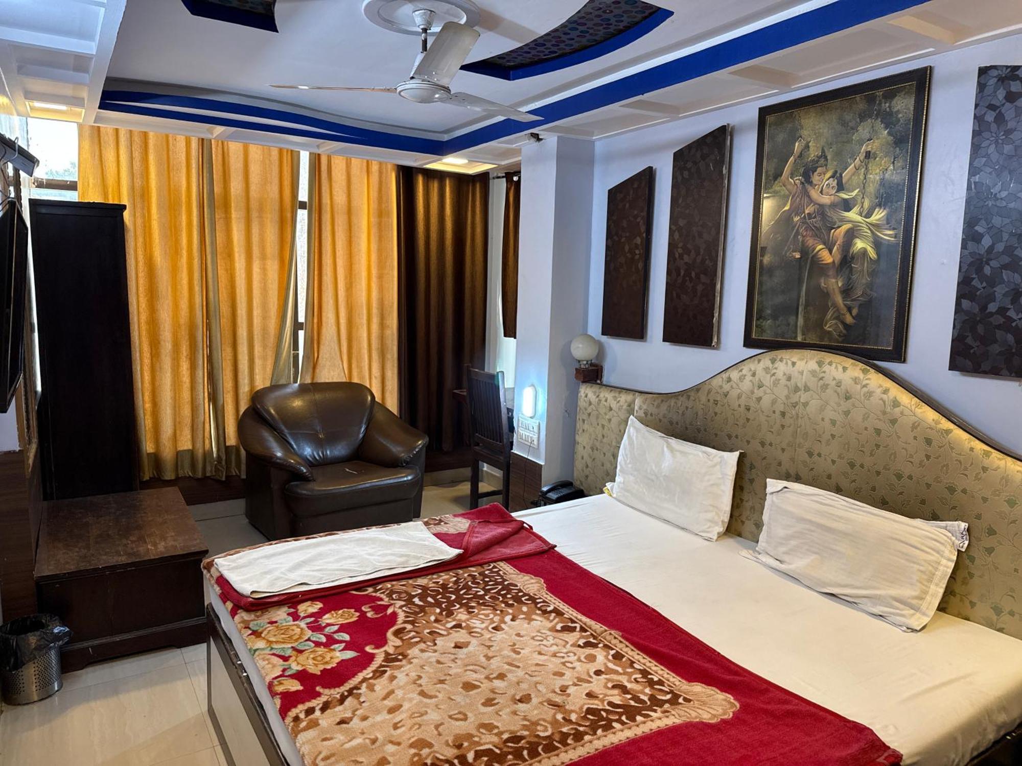 R K Excellency Hotel 2*