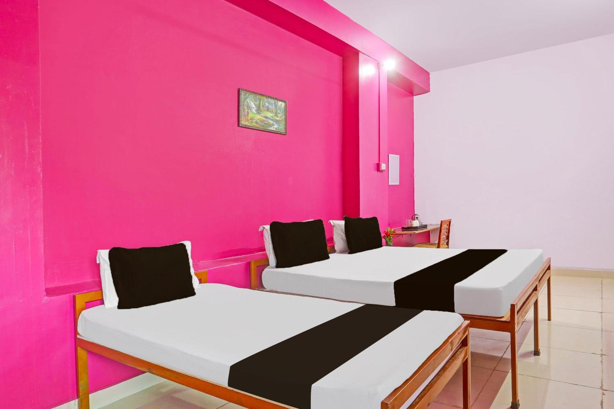 Hotel O Poonam 3*