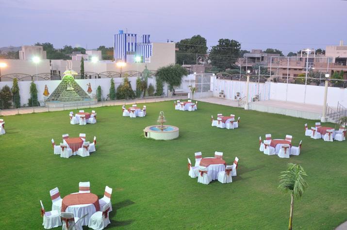 Shivam Palace & 3*
