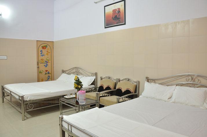 Resort Shivam Palace &